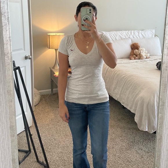 Holister beige v-neck tee - Picture 2 of 6